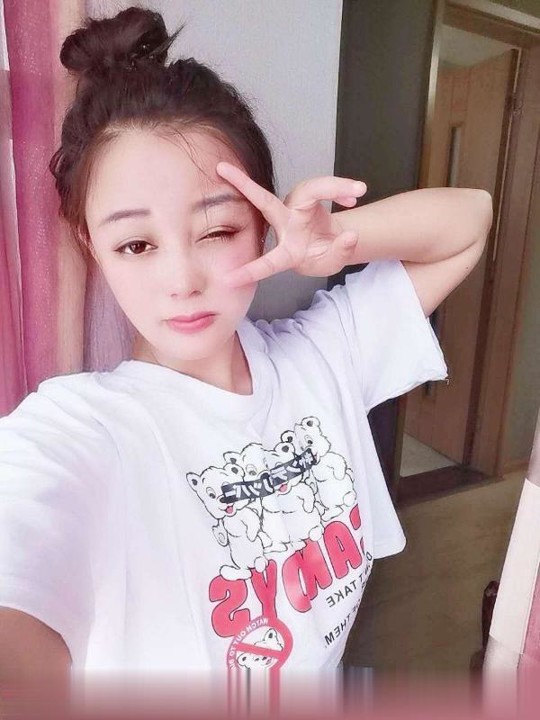 高个美女小艾米