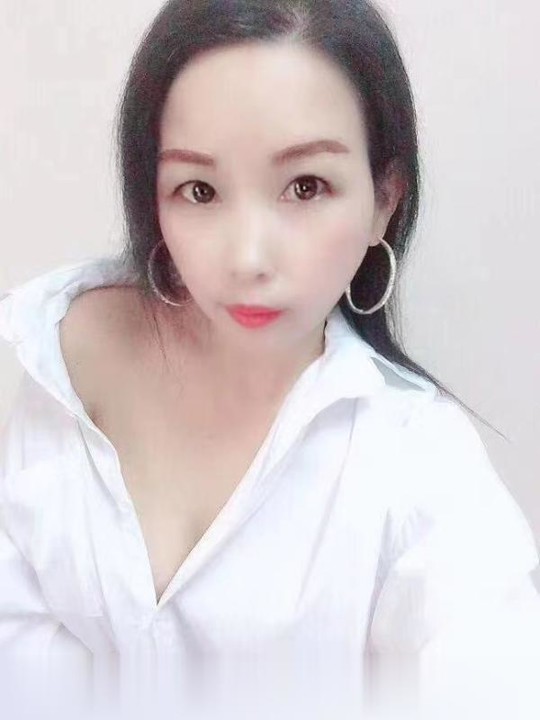 龙华小姐姐.